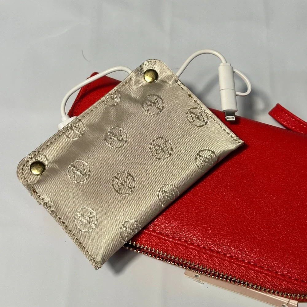 Adrienne Vittadini Charging Wallet‎ Womens OS Red Pebble Zip Phone Case New